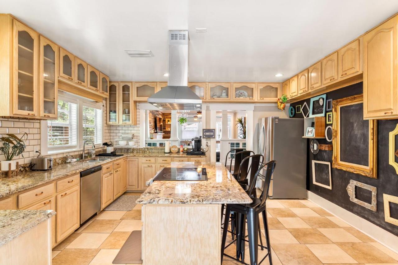 Four Different Options At One Great Location-- 1 - Spacious 3 Bed 2 Bath House Or 2- 2Nd Floor 2 Bed 1 Bath Guesthouse Or 3- 1St Floor Studio Or 3- A Tiny Home Rv Тампа Екстериор снимка