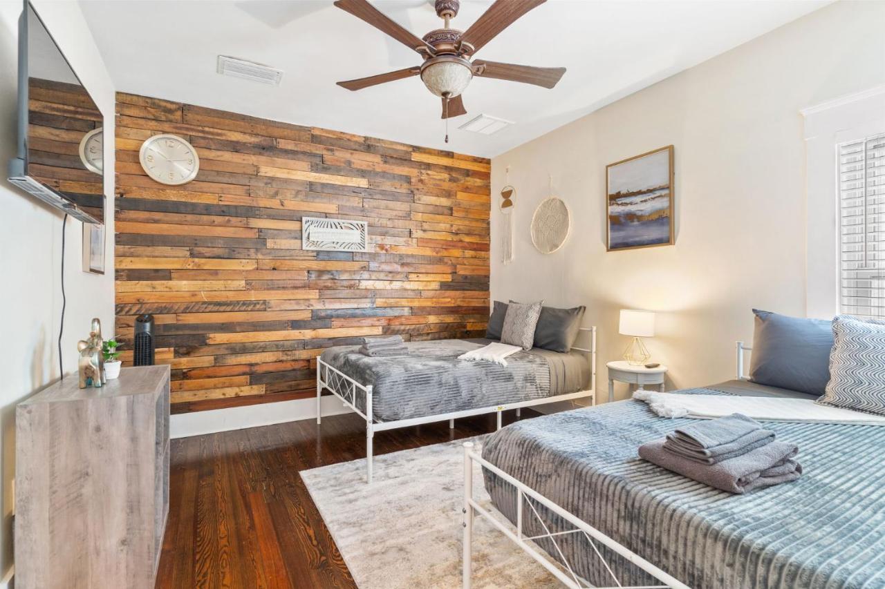 Four Different Options At One Great Location-- 1 - Spacious 3 Bed 2 Bath House Or 2- 2Nd Floor 2 Bed 1 Bath Guesthouse Or 3- 1St Floor Studio Or 3- A Tiny Home Rv Тампа Екстериор снимка