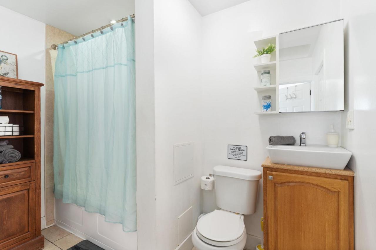 Four Different Options At One Great Location-- 1 - Spacious 3 Bed 2 Bath House Or 2- 2Nd Floor 2 Bed 1 Bath Guesthouse Or 3- 1St Floor Studio Or 3- A Tiny Home Rv Тампа Екстериор снимка