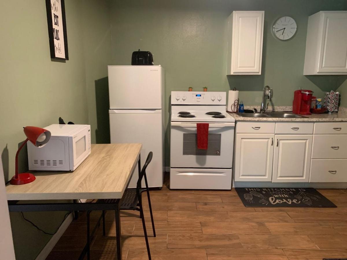 Four Different Options At One Great Location-- 1 - Spacious 3 Bed 2 Bath House Or 2- 2Nd Floor 2 Bed 1 Bath Guesthouse Or 3- 1St Floor Studio Or 3- A Tiny Home Rv Тампа Екстериор снимка