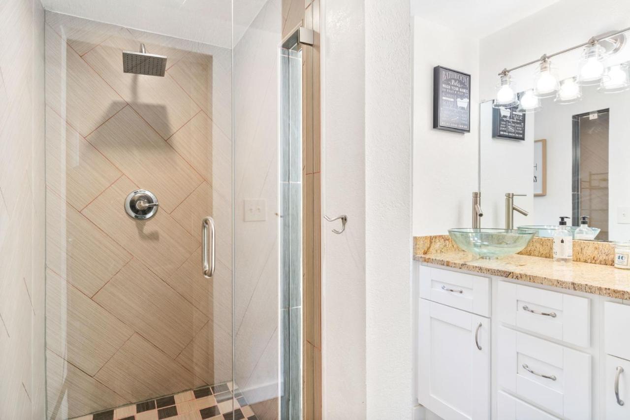 Four Different Options At One Great Location-- 1 - Spacious 3 Bed 2 Bath House Or 2- 2Nd Floor 2 Bed 1 Bath Guesthouse Or 3- 1St Floor Studio Or 3- A Tiny Home Rv Тампа Екстериор снимка